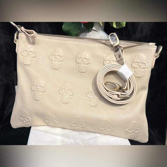 IOPELLE💀NWT💀 Made In Italy, Genuine Leather Multi Skull “Moose Latte”Crossbody - Picture 8 of 12